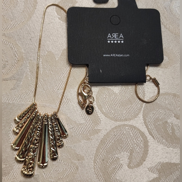 AREA Stars Gold Tone Pendant Necklace New - Picture 4 of 6